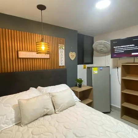Comoda Habitacion Independiente En Laureles Estadio Con Bano Privado Para 3 Personas Medellin Exterior photo